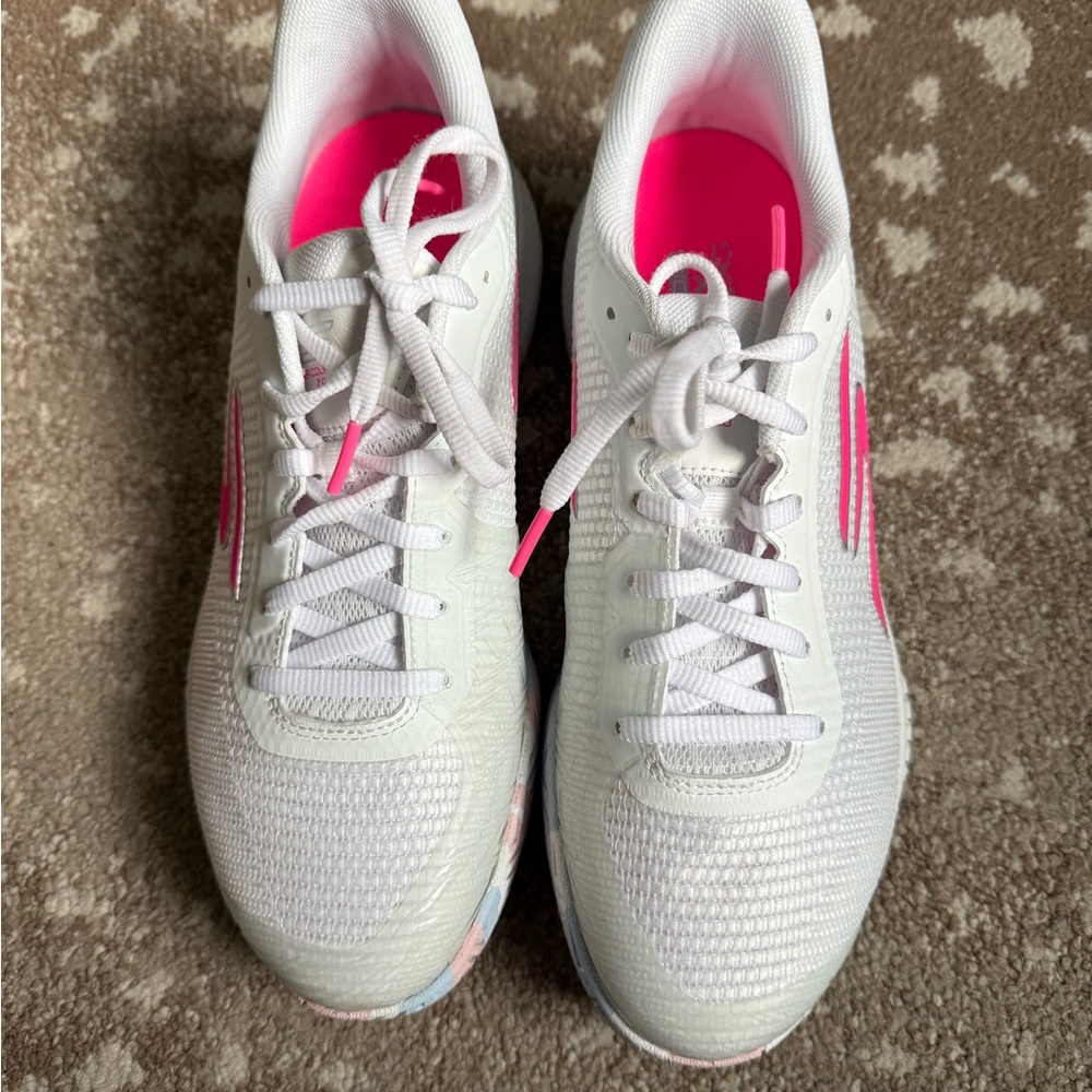 Skechers women’s Vipor Court Pro 2 pickleball sneaker.